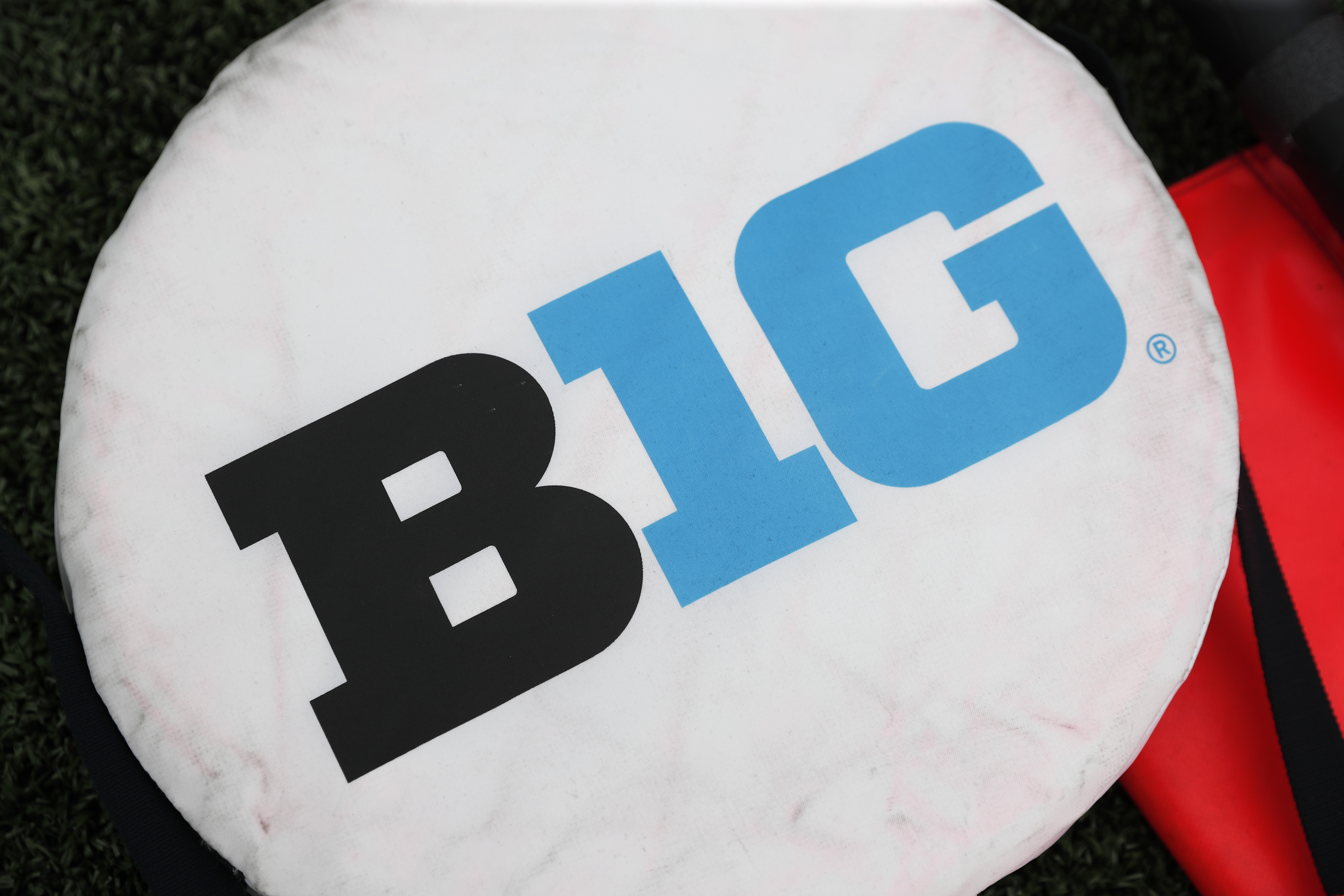 Big Ten logo.